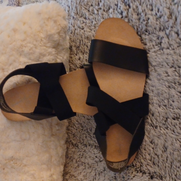 Sandals - Picture 3 of 4